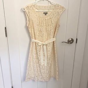 Neiman Marcus Sleeveless Lace Dress - Cream